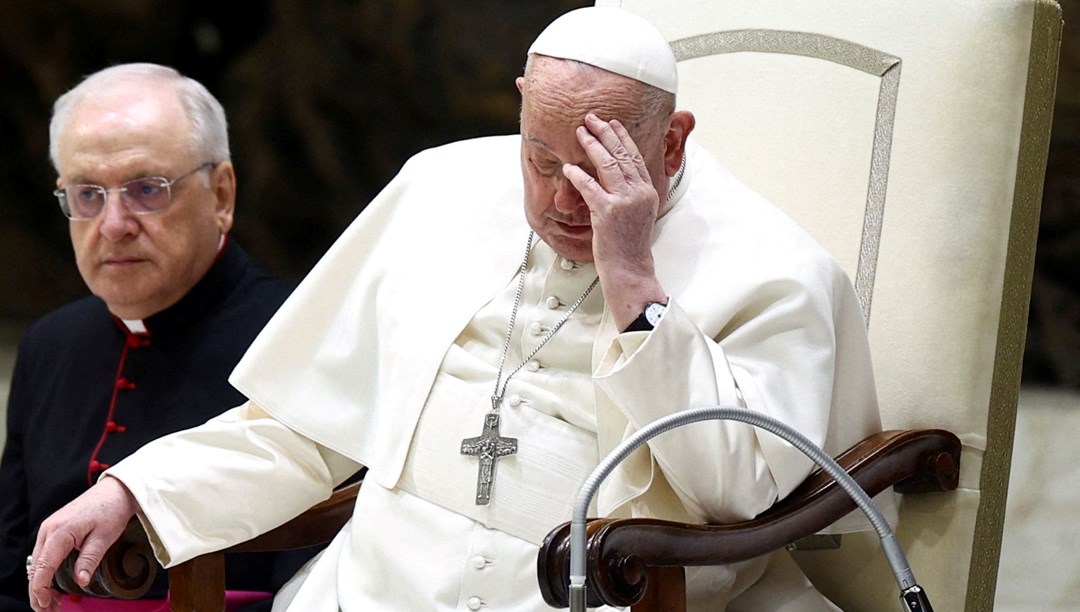 Vatikan’dan Papa Francis açıklaması: Zatürre gelişti ve klinik durumu karmaşık