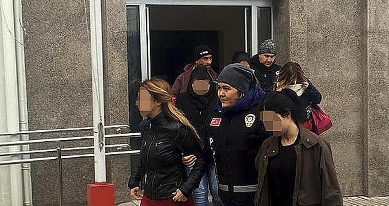 Yüksek maaş vaadiyle kadınları fuhuşa zorlayan 9 kişi tutuklandı
